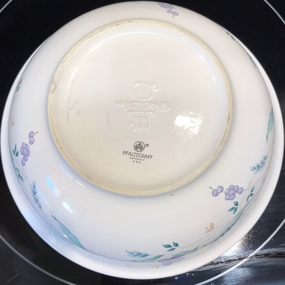 “Pfaltzgraff Vintage 9” Serving Bowl - “April” - Picture 5 of 7